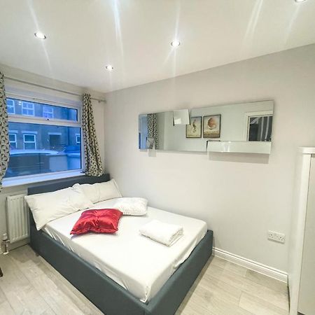 Вилла 2A Seymour Road Саттон Экстерьер фото