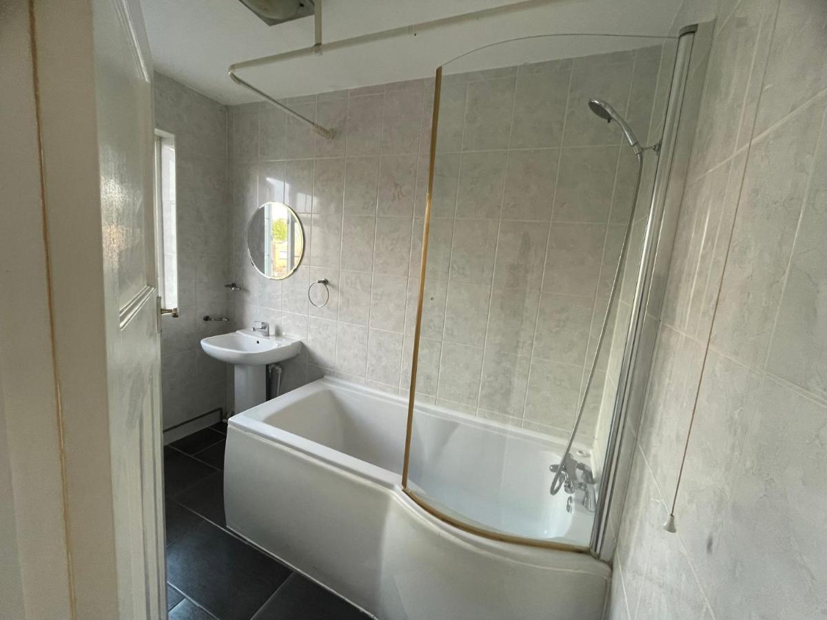 Вилла 2A Seymour Road Саттон Экстерьер фото