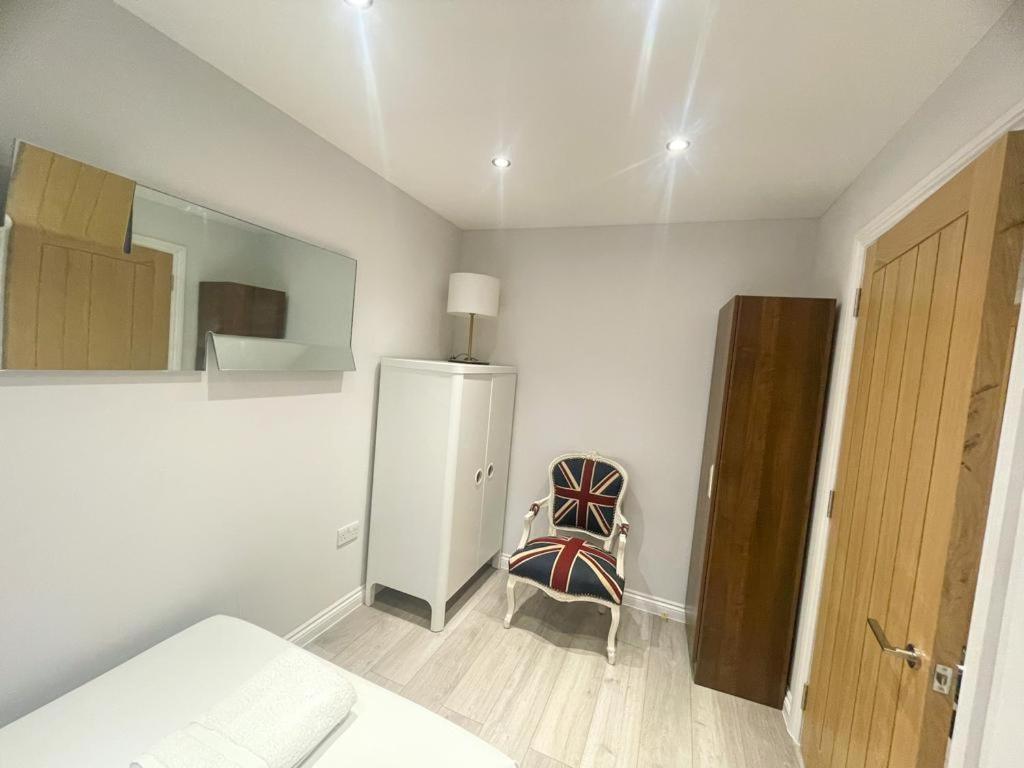 Вилла 2A Seymour Road Саттон Экстерьер фото