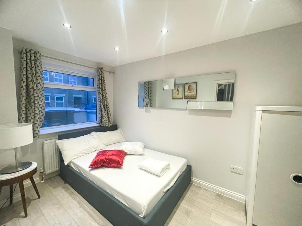 Вилла 2A Seymour Road Саттон Экстерьер фото