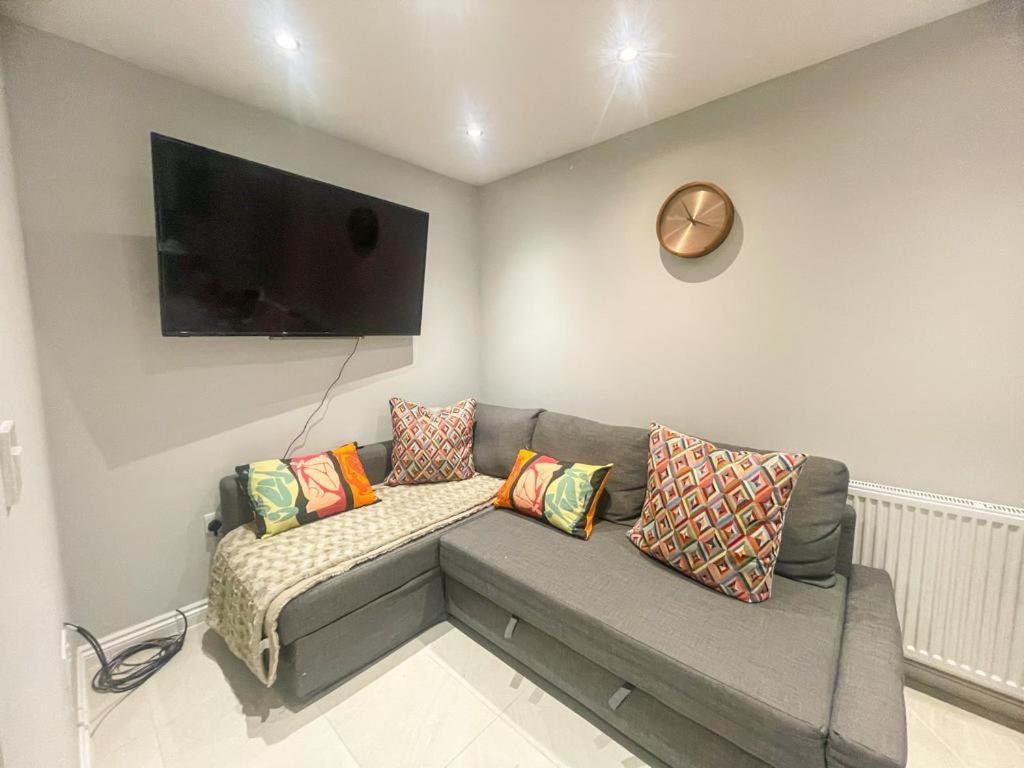Вилла 2A Seymour Road Саттон Экстерьер фото